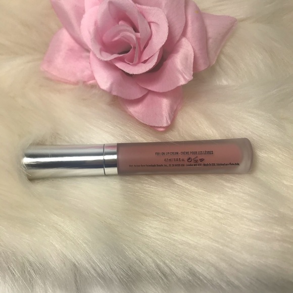 Plumping lip cream - Picture 3 of 4